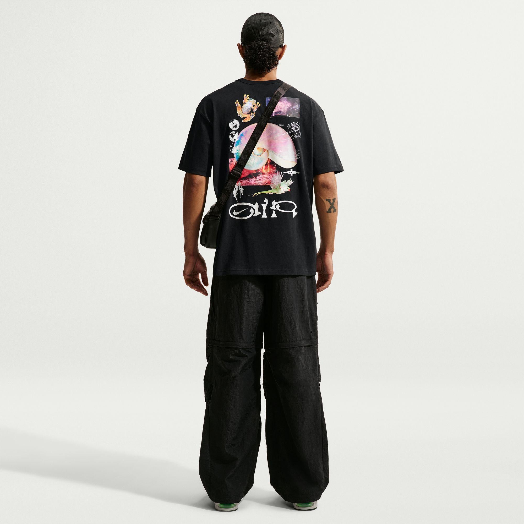 Nike Sportswear Premium Essentials T-shirt”