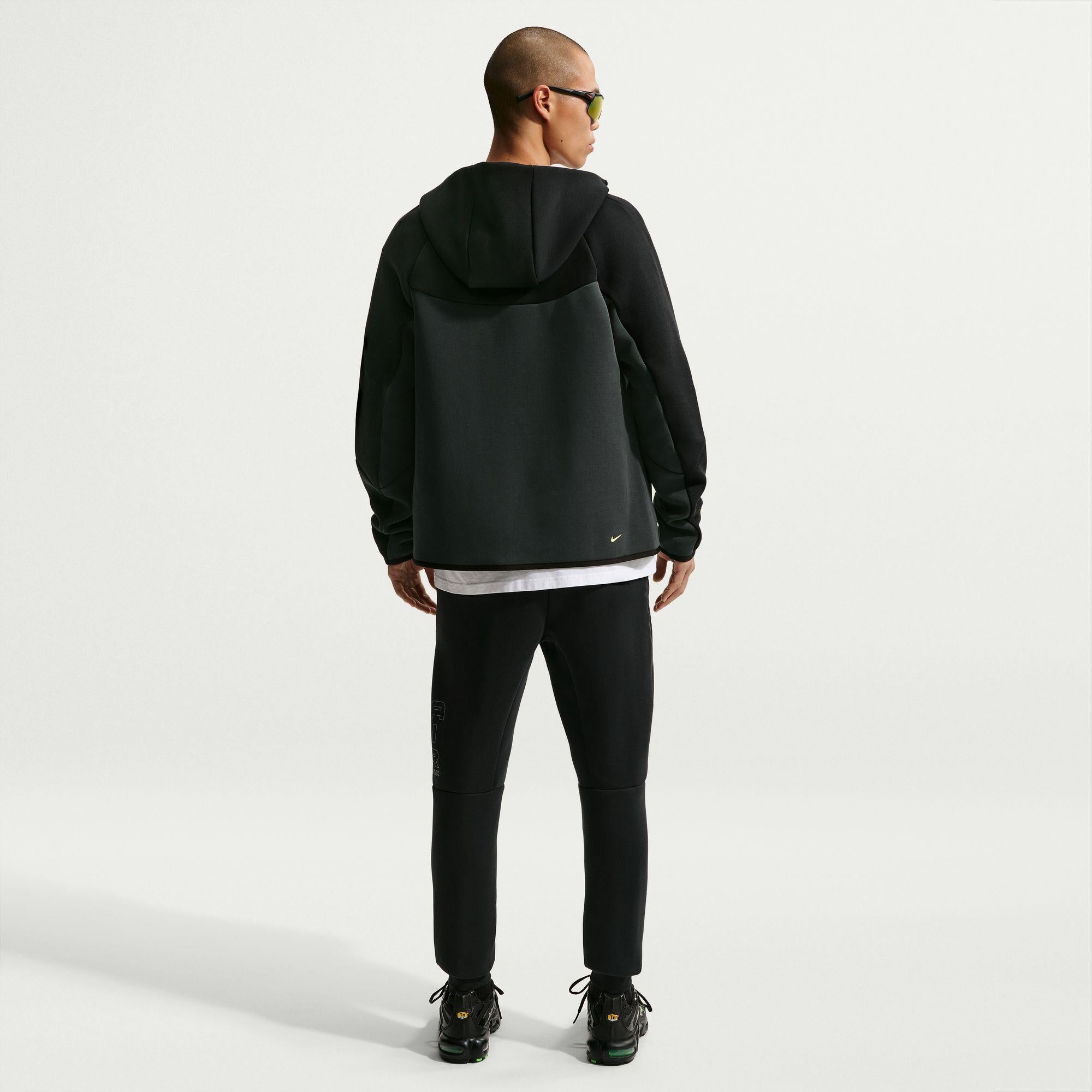 Nike Tech Pants “Black/Neon”