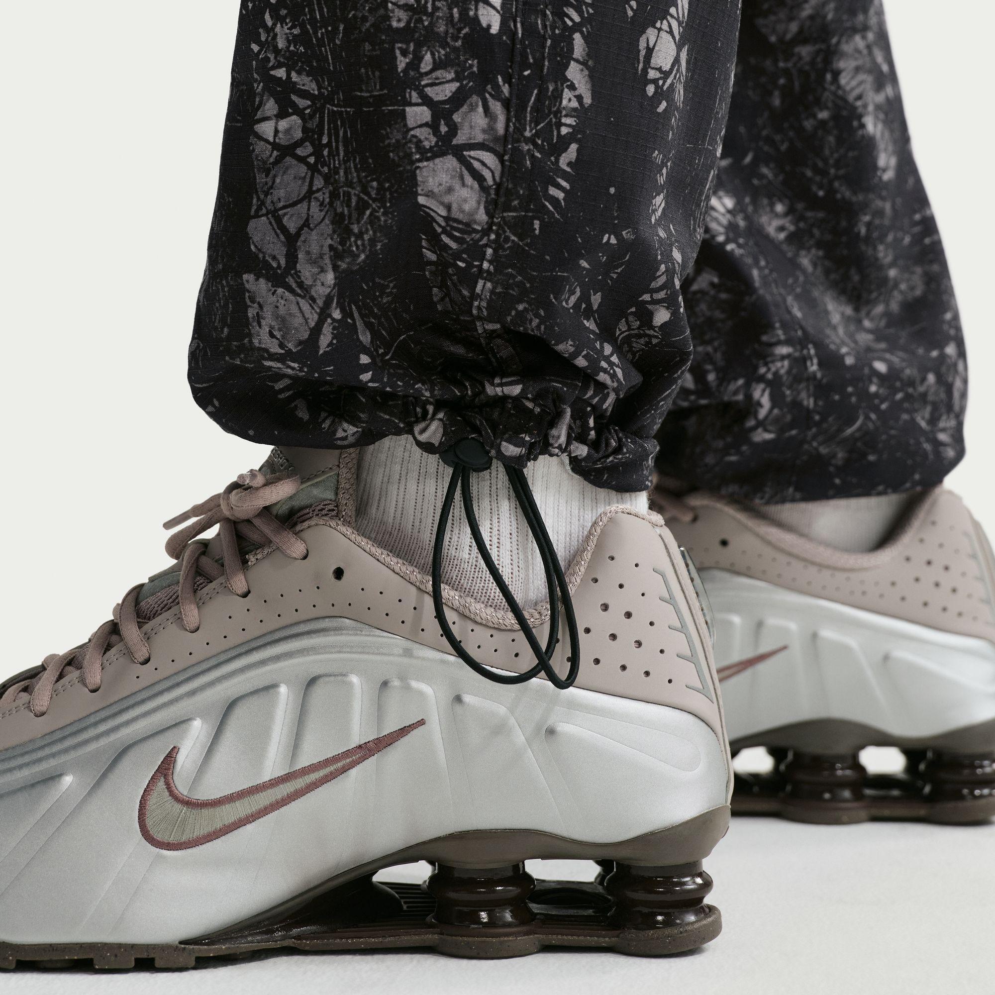 Nike Club Woven Cargo Pants “Black”