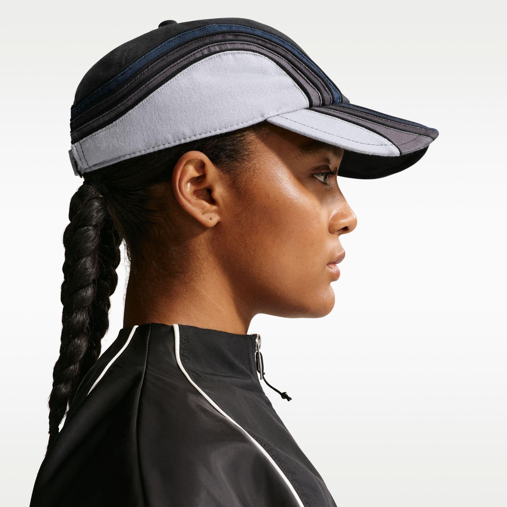 Nike Club Black Snapback
