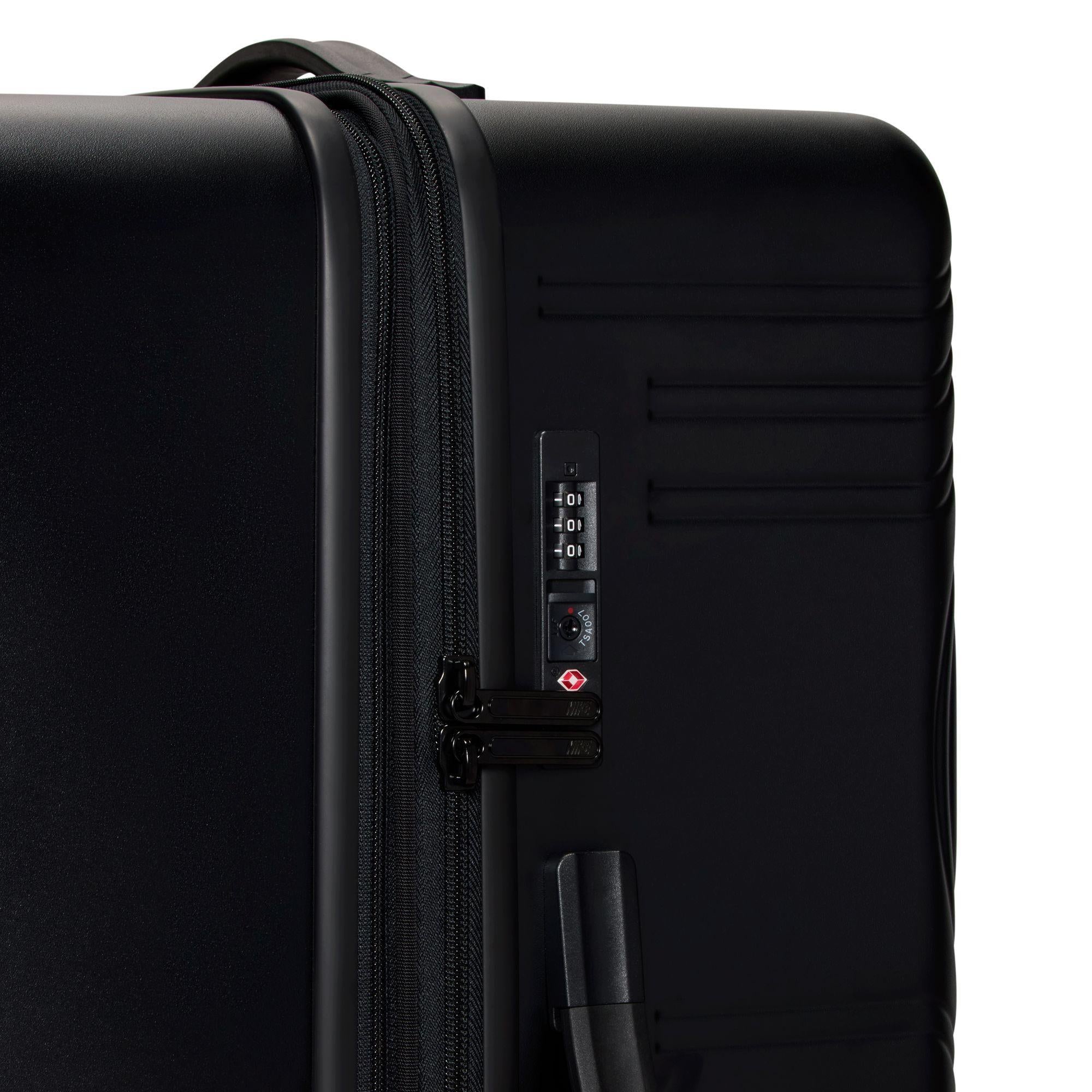 Nike Large Checked Luggage “Black”