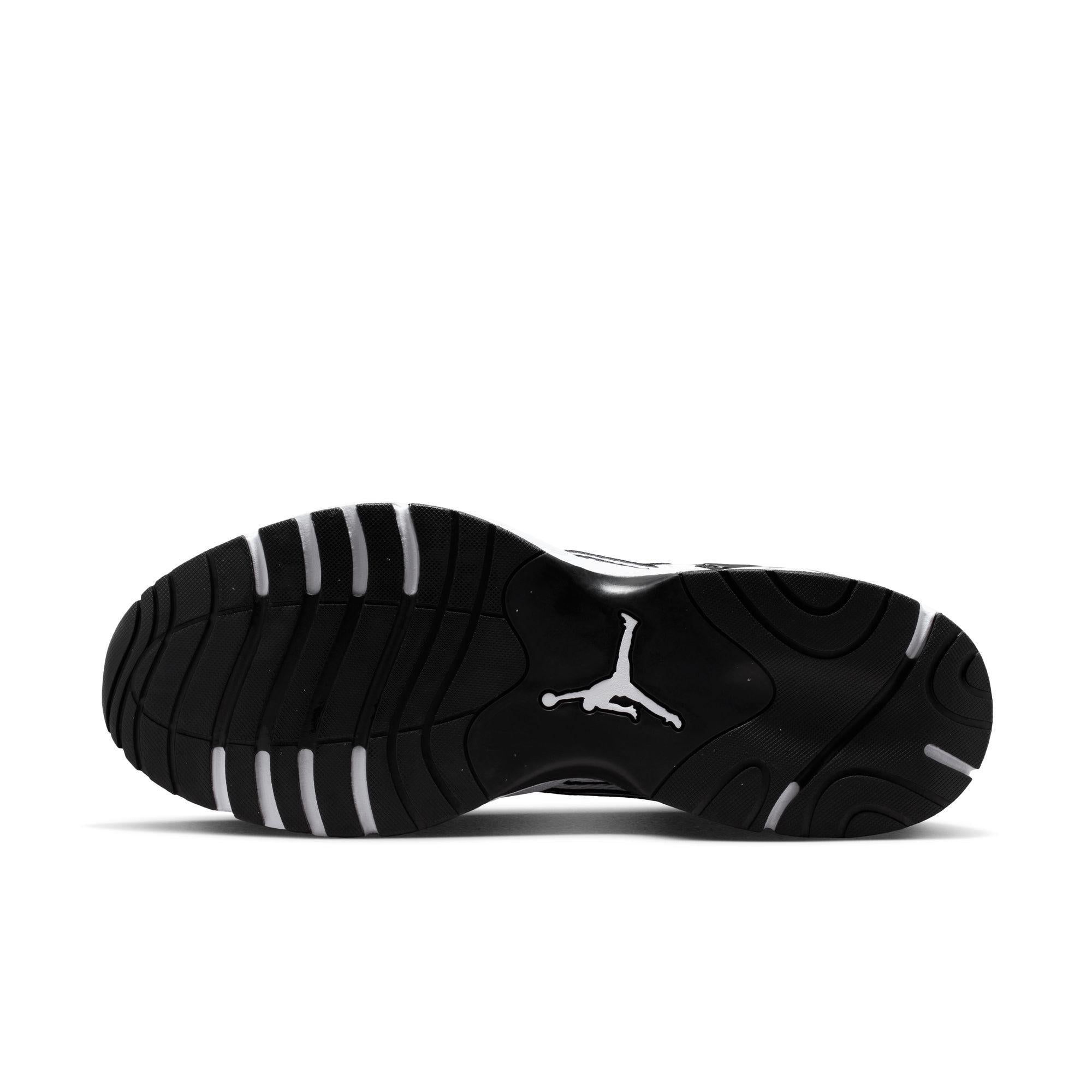 Jordan Trunner Flow “Metallic Silver”