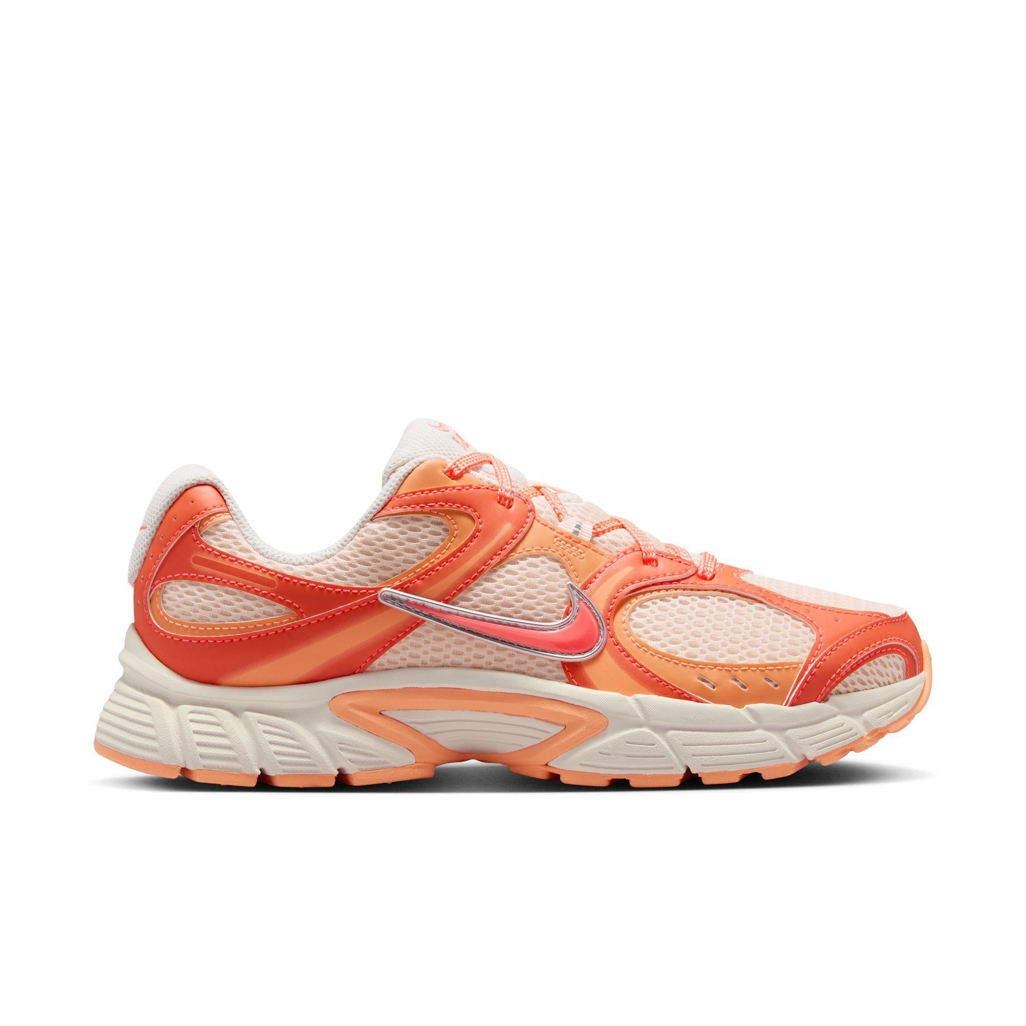 Nike Women V5 RNR “Hot Lava”