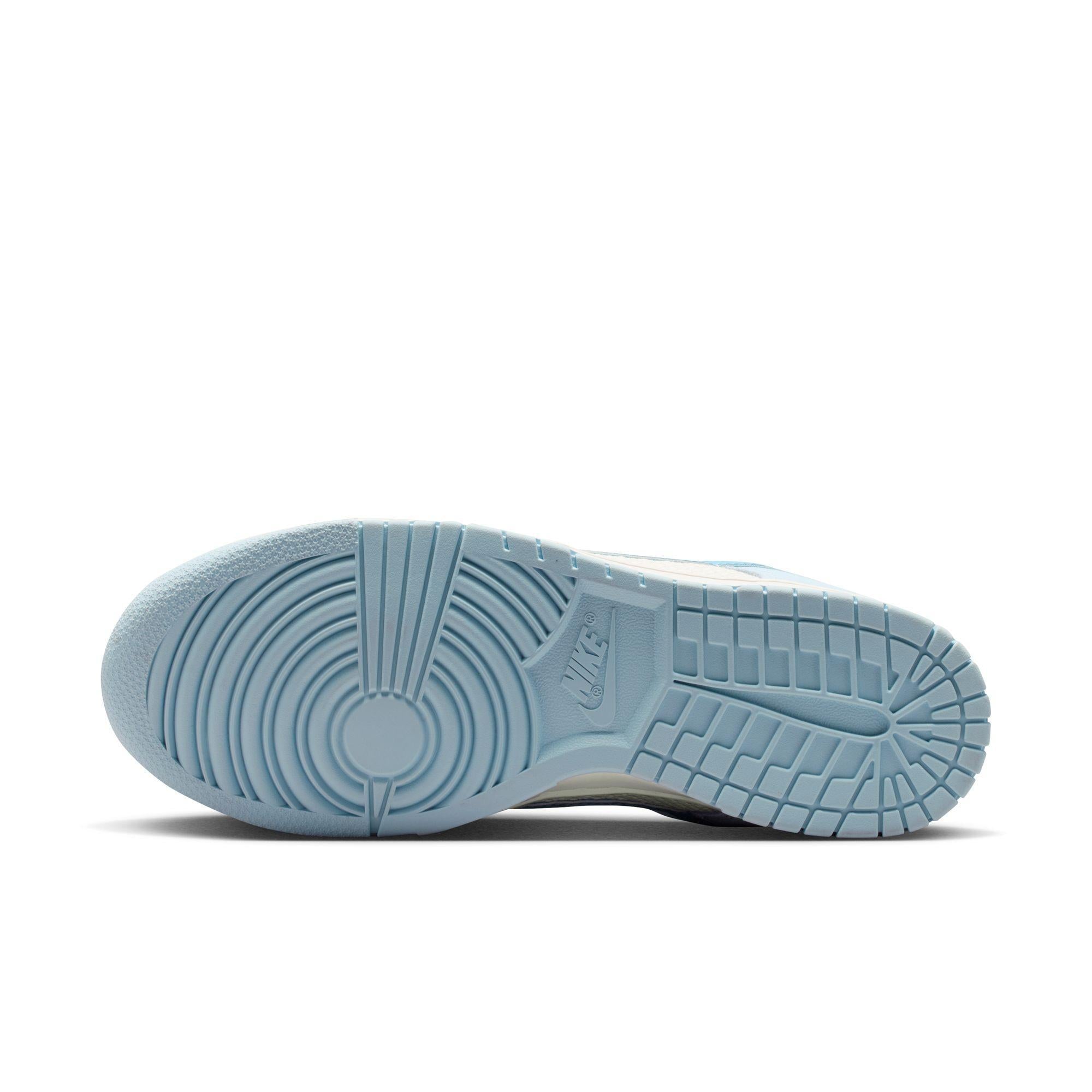 Women Nike Dunk Low SE “Sail”