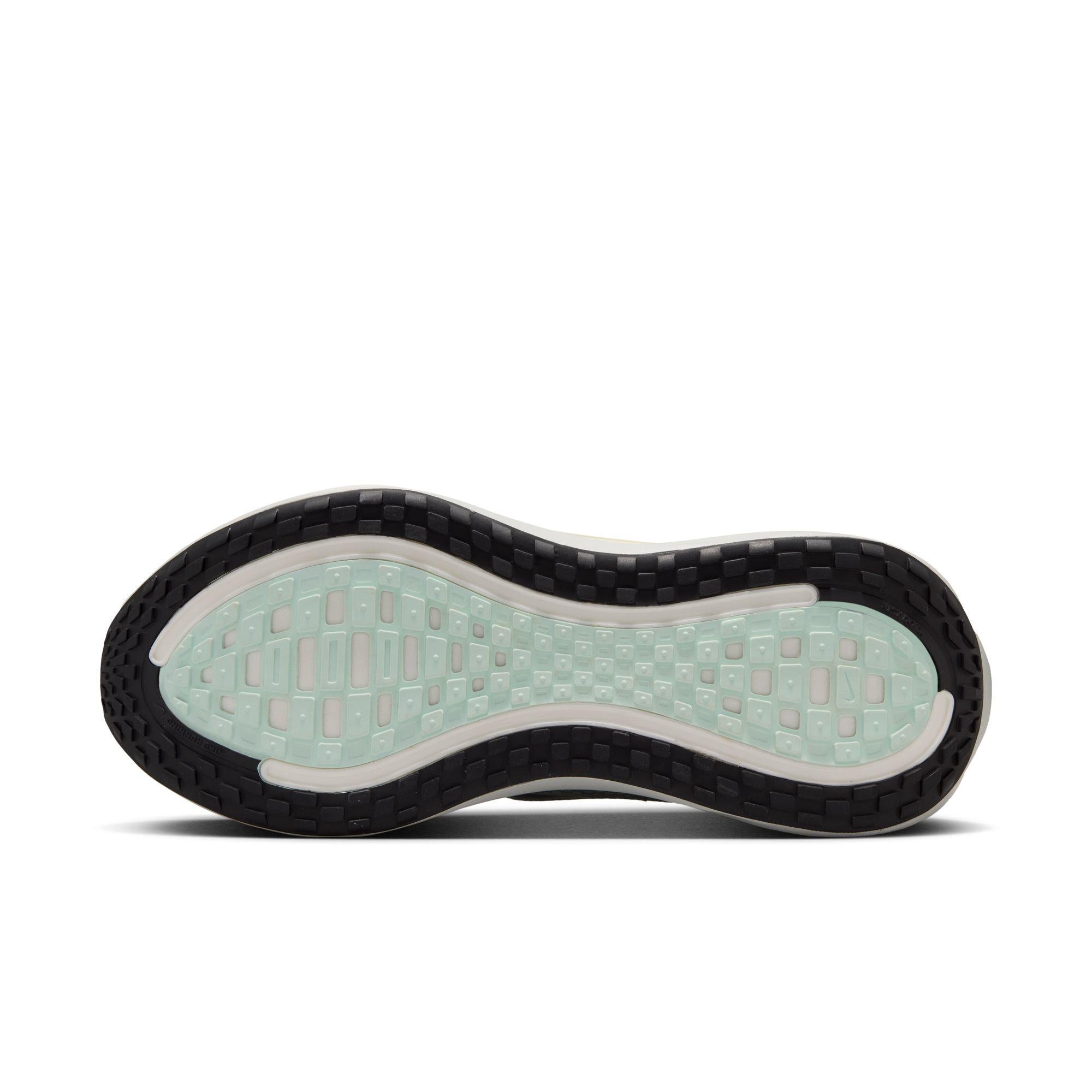 Nike Women Vomero Plus “Metallic Silver”