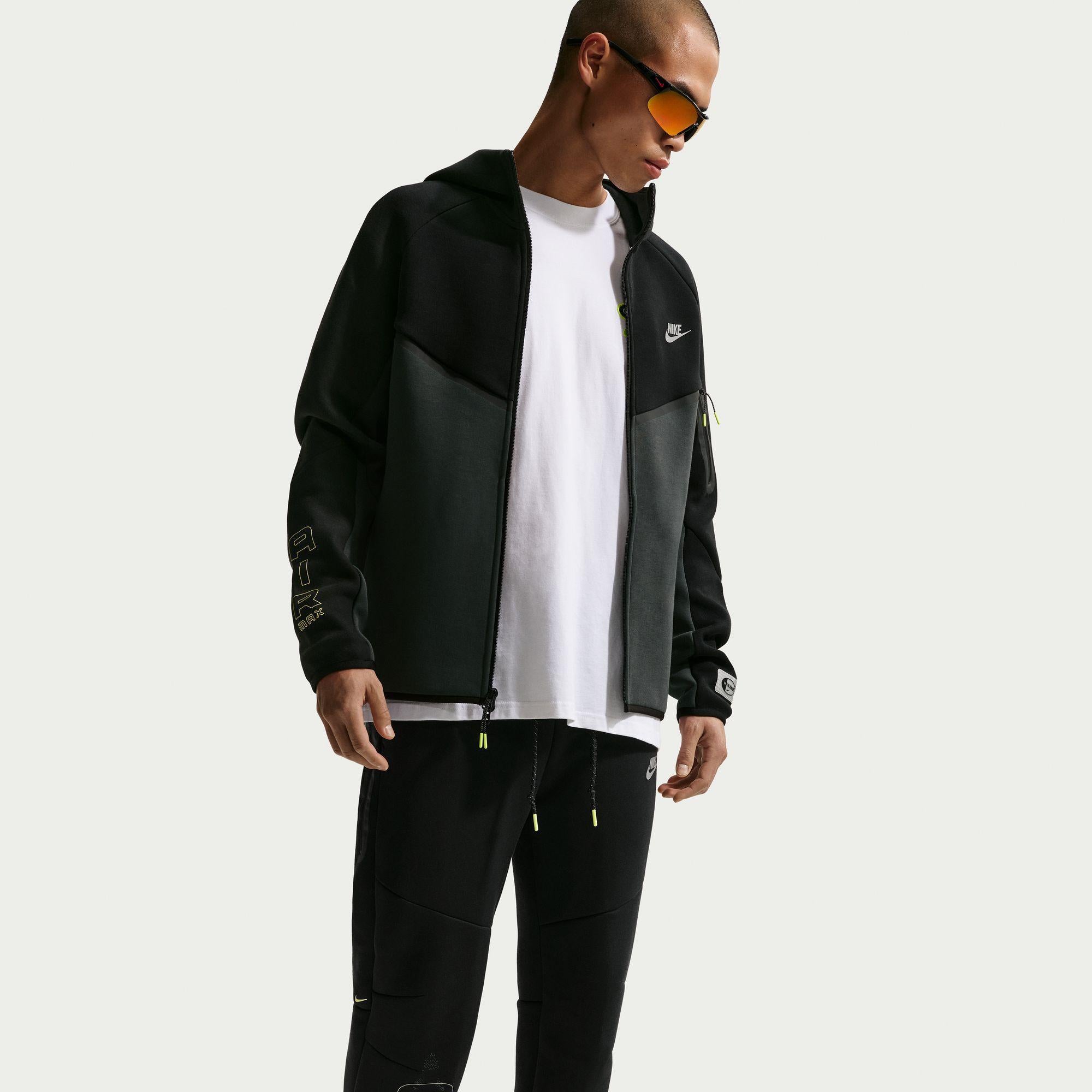 Nike Tech Pants “Black/Neon”