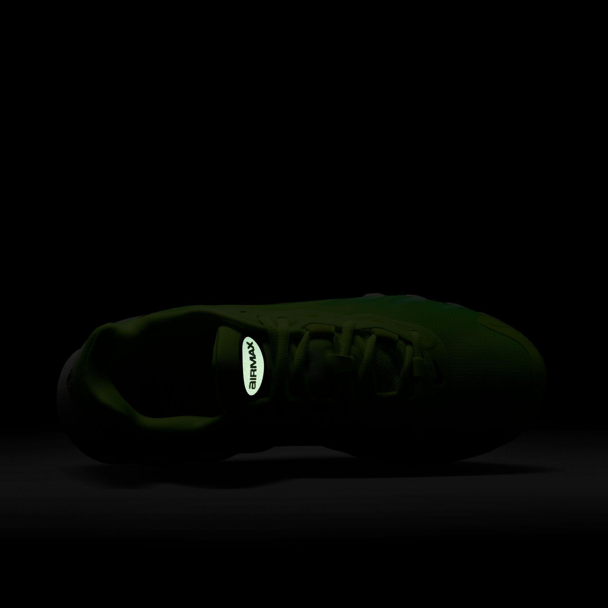 Nike Air Max Dn8 'Volt'