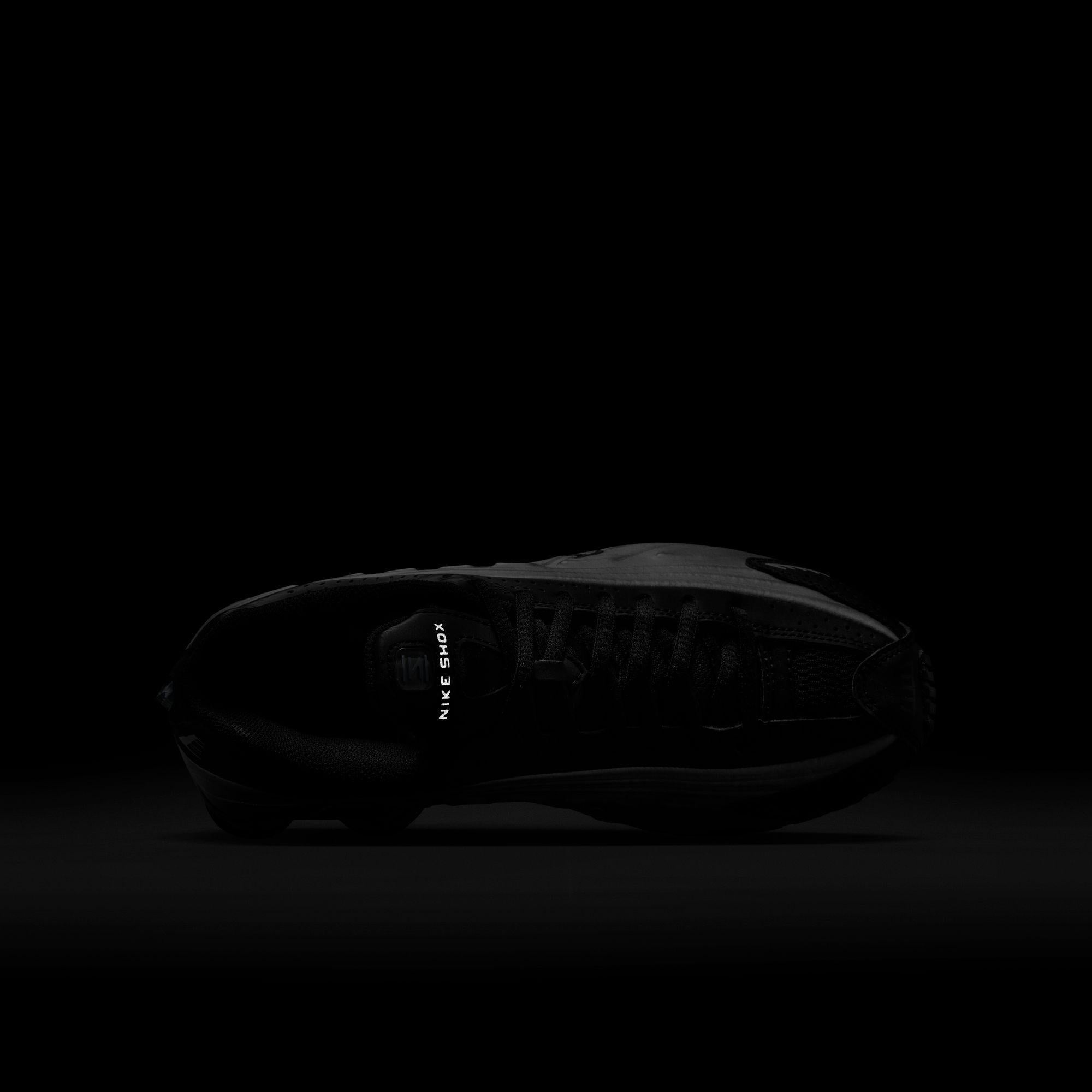 Nike Shox R4 Gradeschool 'Metallic Silver'