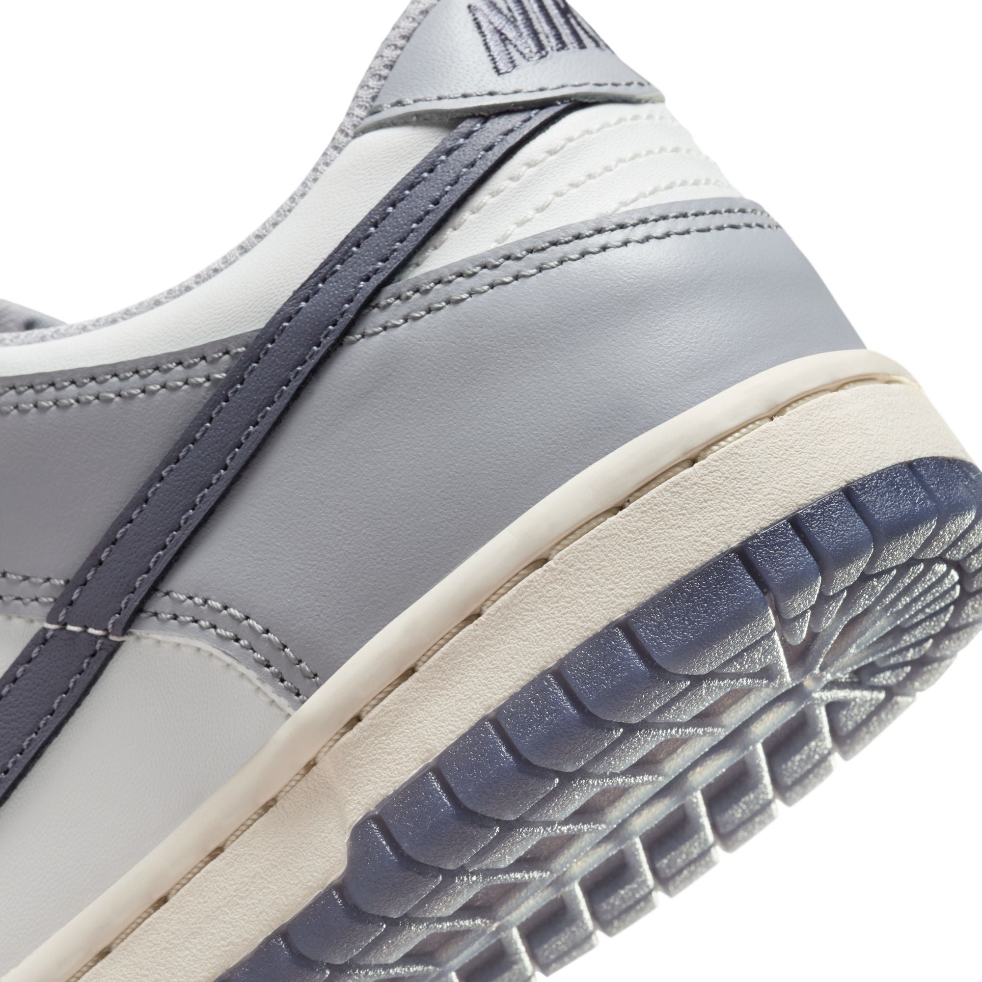 Nike Dunk Low GS 'Platinum Tint Light Carbon'