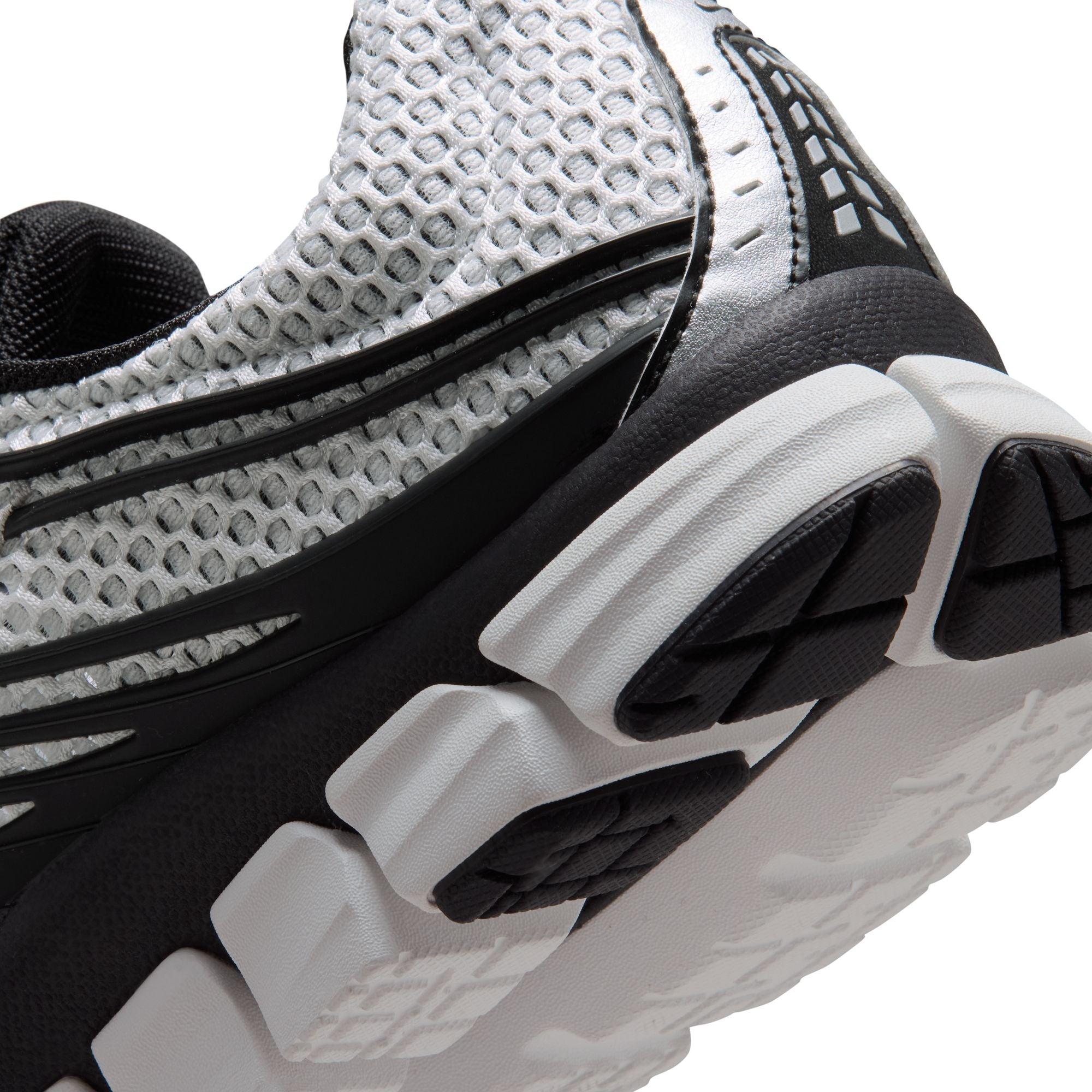 Nike Zoom Skylon 11 “White Black”