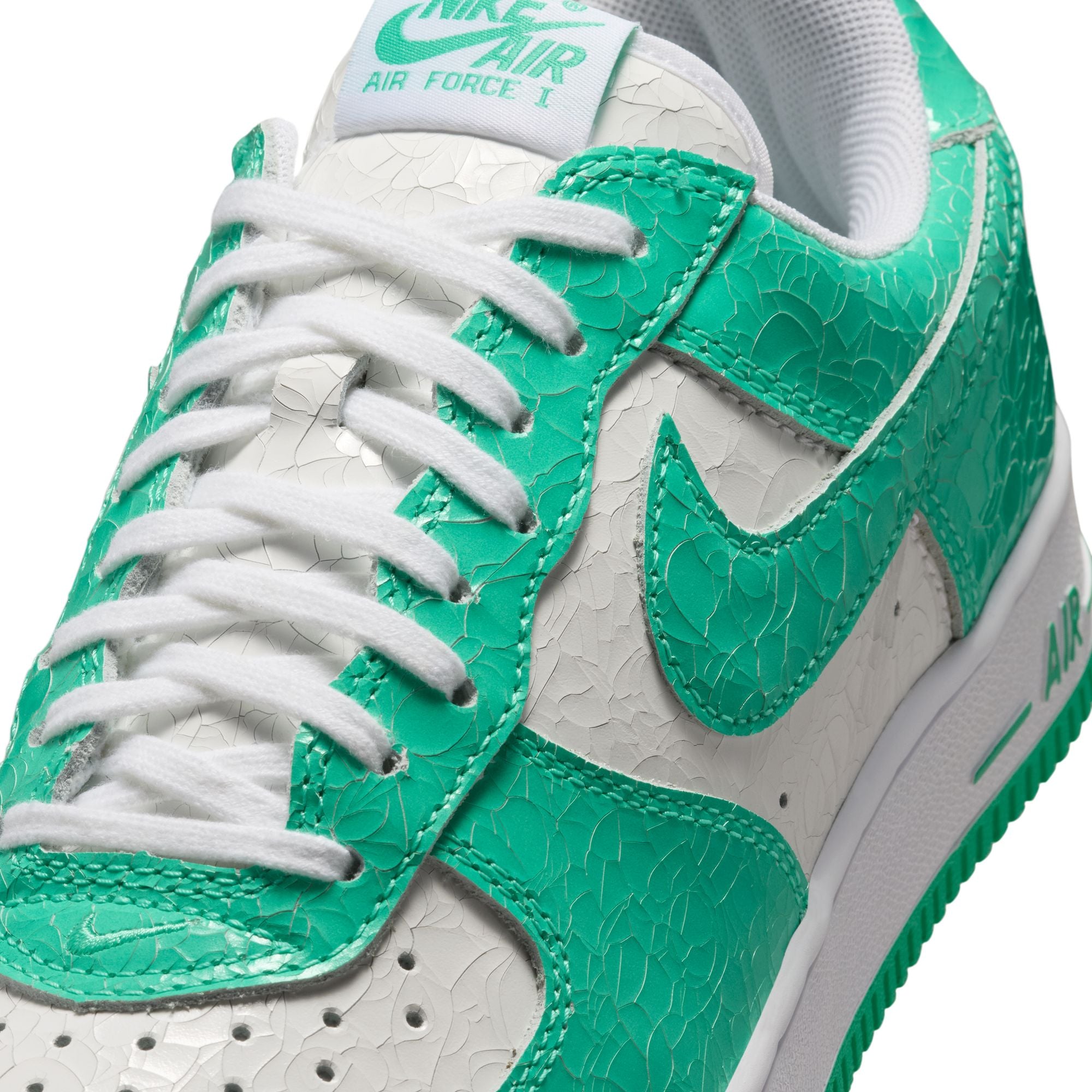 Nike Air Force 1 “Cracked Leather Menta”