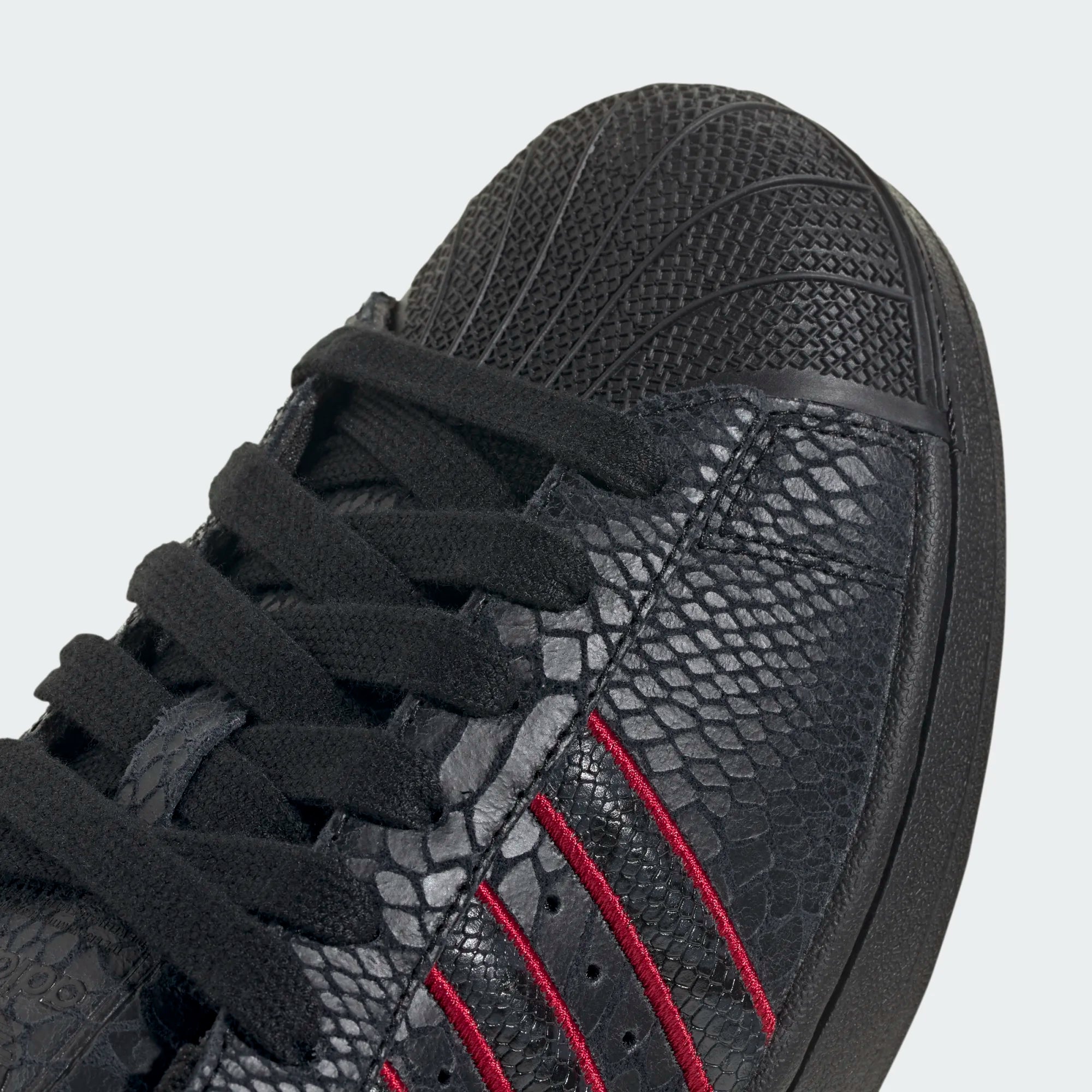 SUPERSTAR II CBLACK/TMVIRE/UTIBLK
