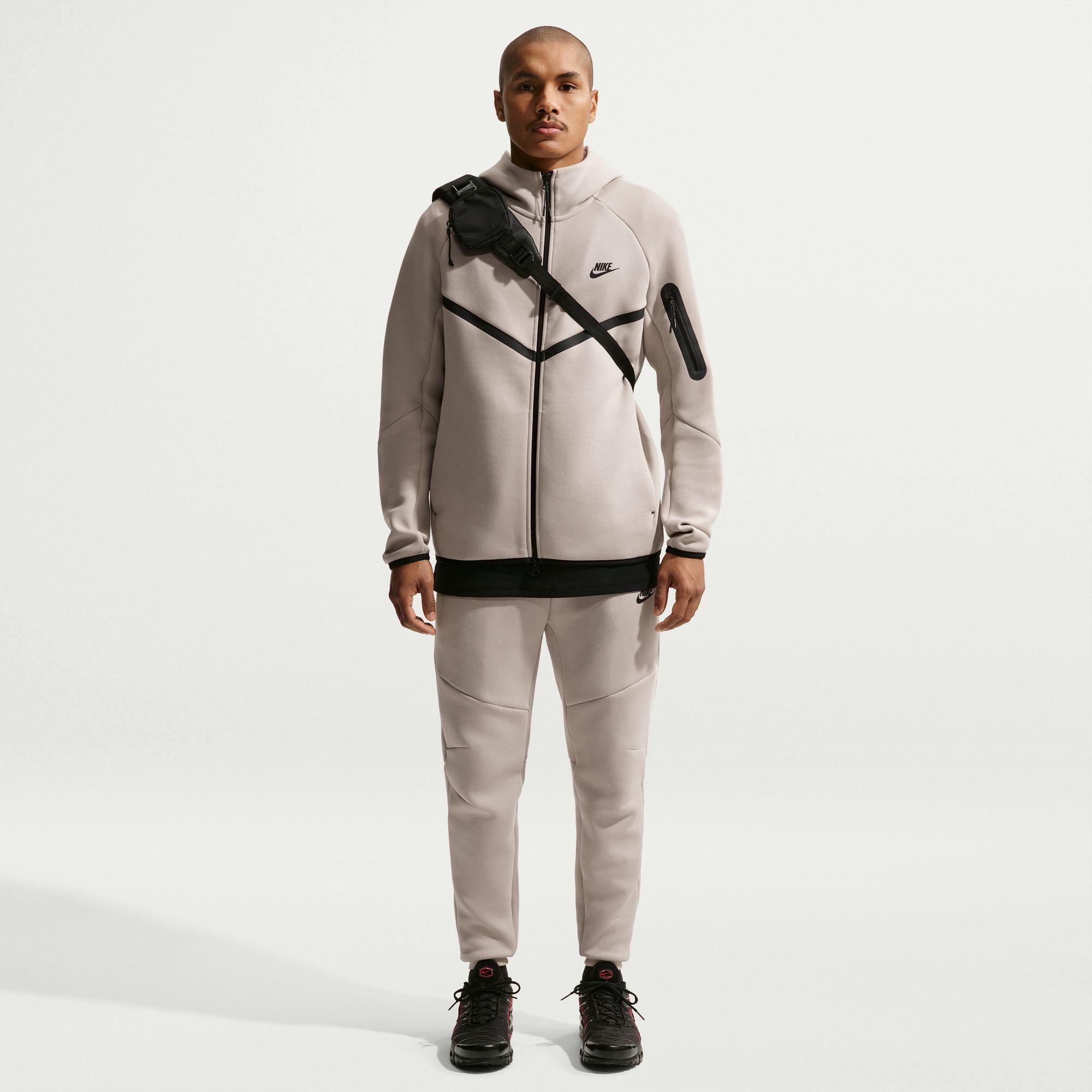 Nike Tech Fleece Joggers “Cream