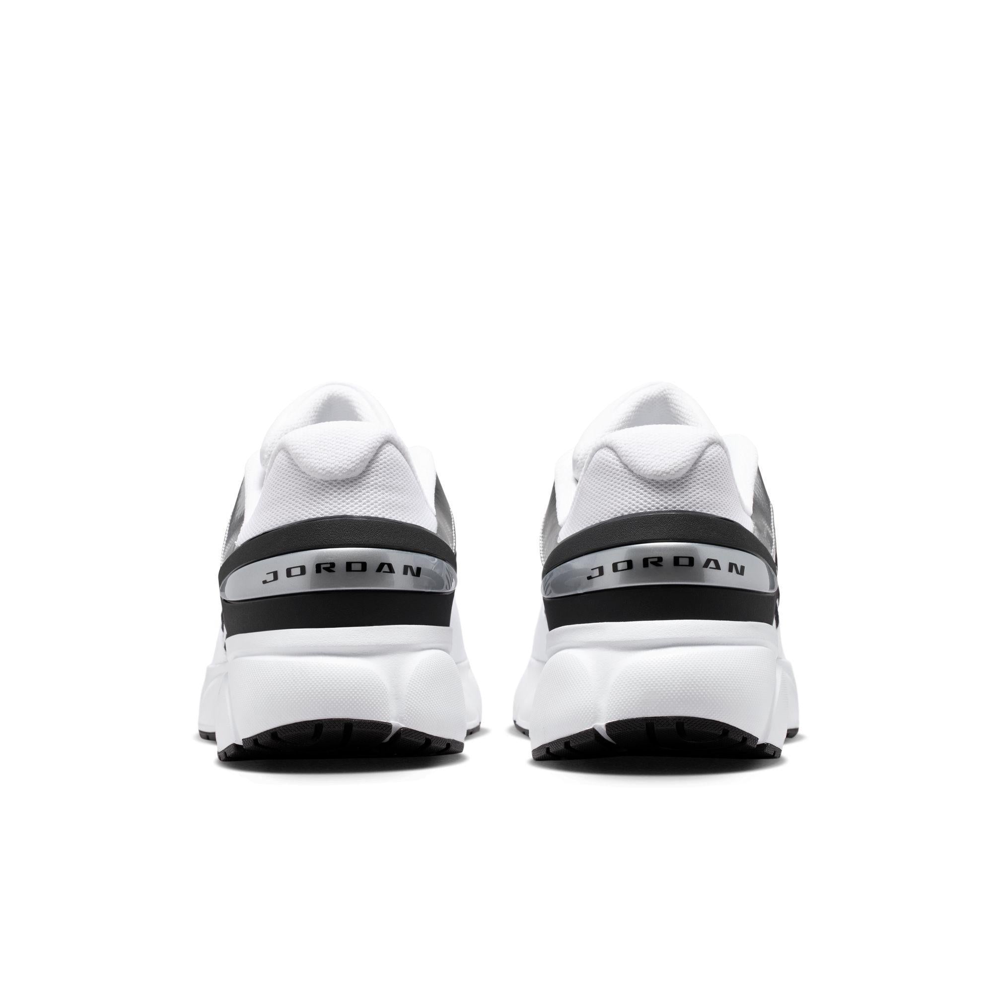 Jordan Trunner Flow “Metallic Silver”