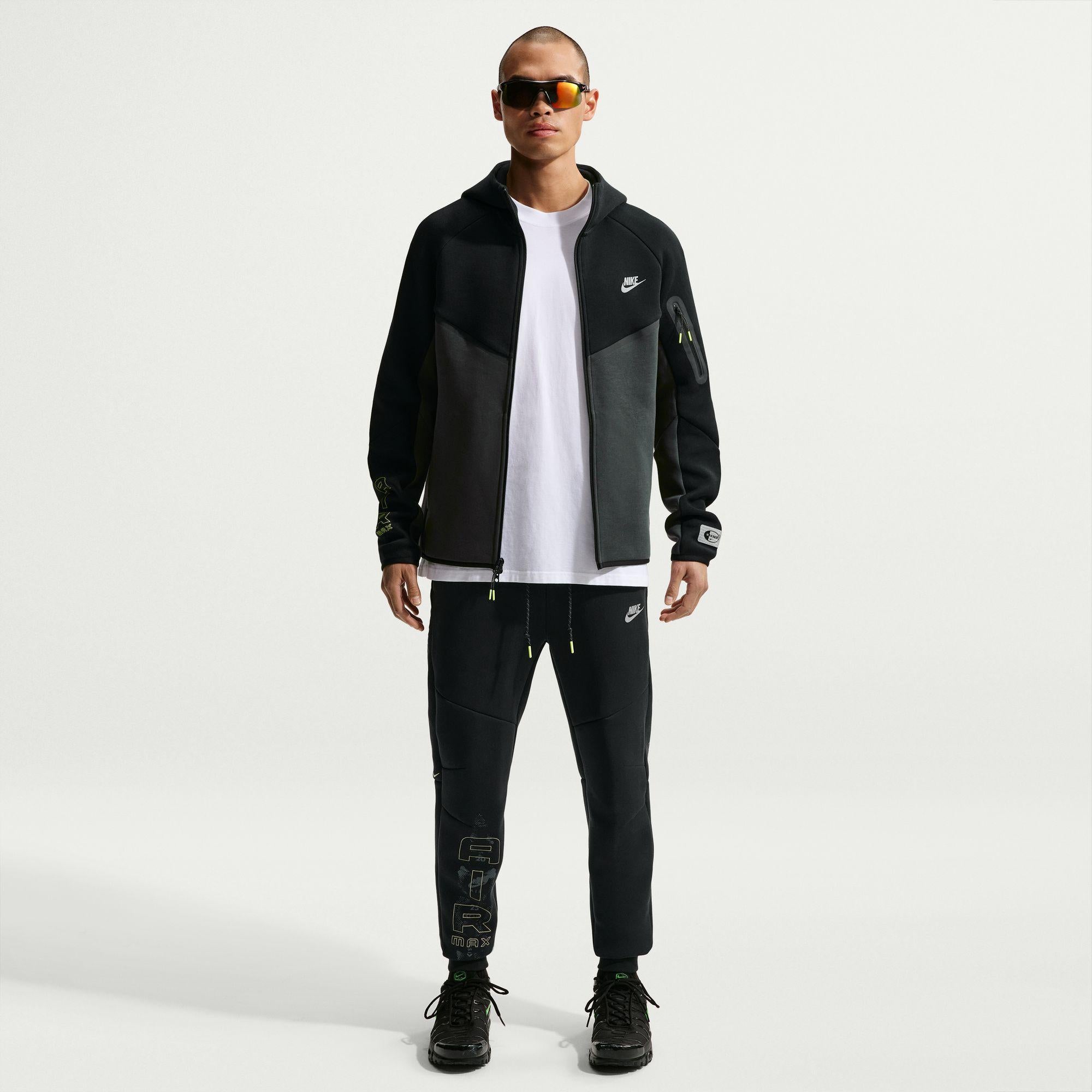Nike Tech Pants “Black/Neon”